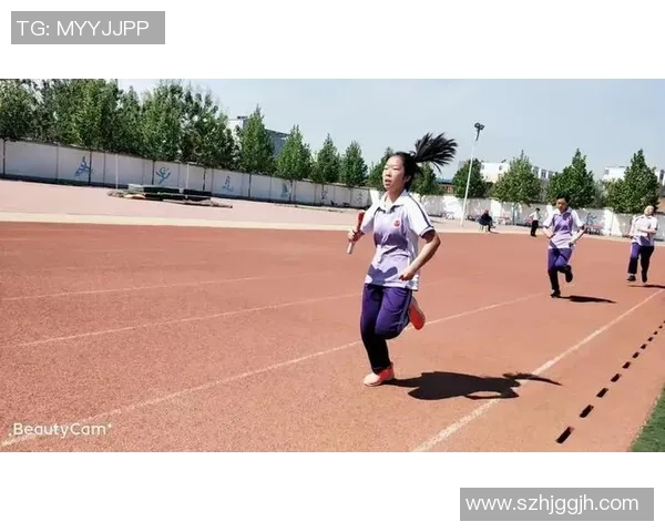 香港足球明星队足球宝贝魅力四射展现青春活力与运动激情